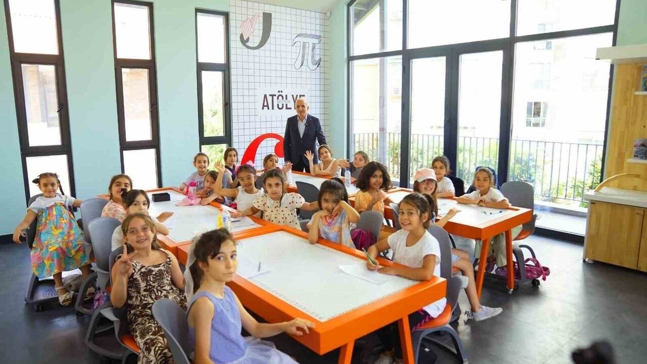 Şehit Mühendis Zahide Güçlü Ekici Bilim Merkezi: Ümraniye'de Çocuklara Ücretsiz Bilim ve Teknoloji Eğitimi