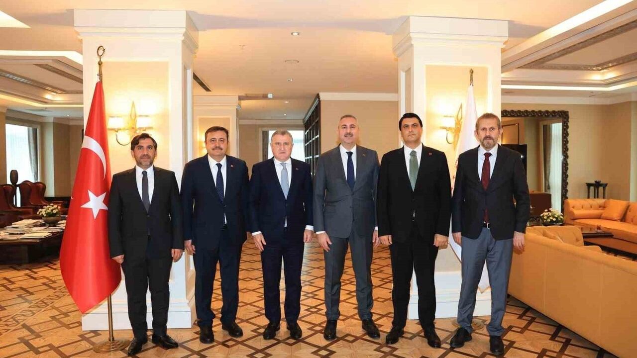 Şehitkamil Belediye Başkanı Yılmaz Ankara’da Bakan ve Milletvekilleriyle İlçe Önceliklerini Görüştü