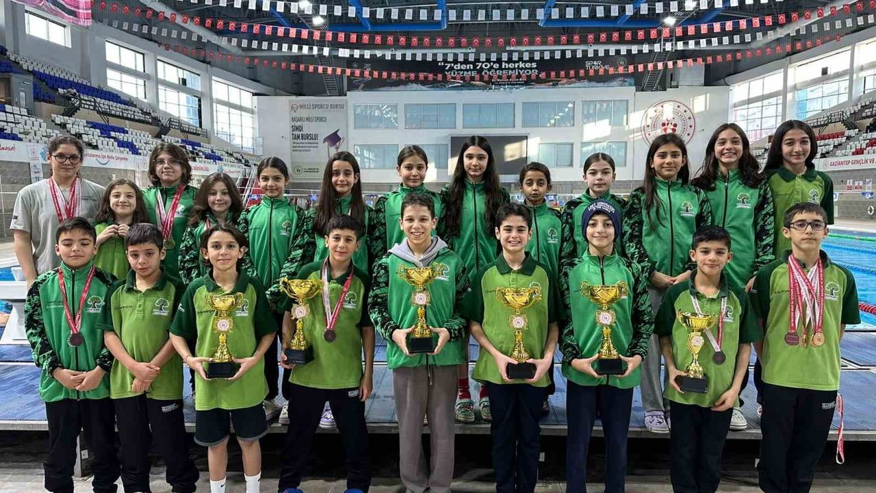 Şehitkamil Belediyesi yüzücülerinden Kurtuluş Kupası’nda çok sayıda derece