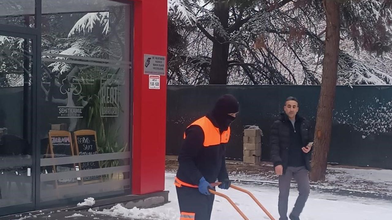 Şehitkamil’de kar ve buzlanma mücadelesi: 750 personel, 120 araçla 24 saat görev