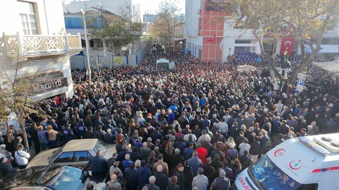 Şehzadeler Belediye Başkanı Gülşah Durbay’a Belediyede Duygusal Veda Töreni