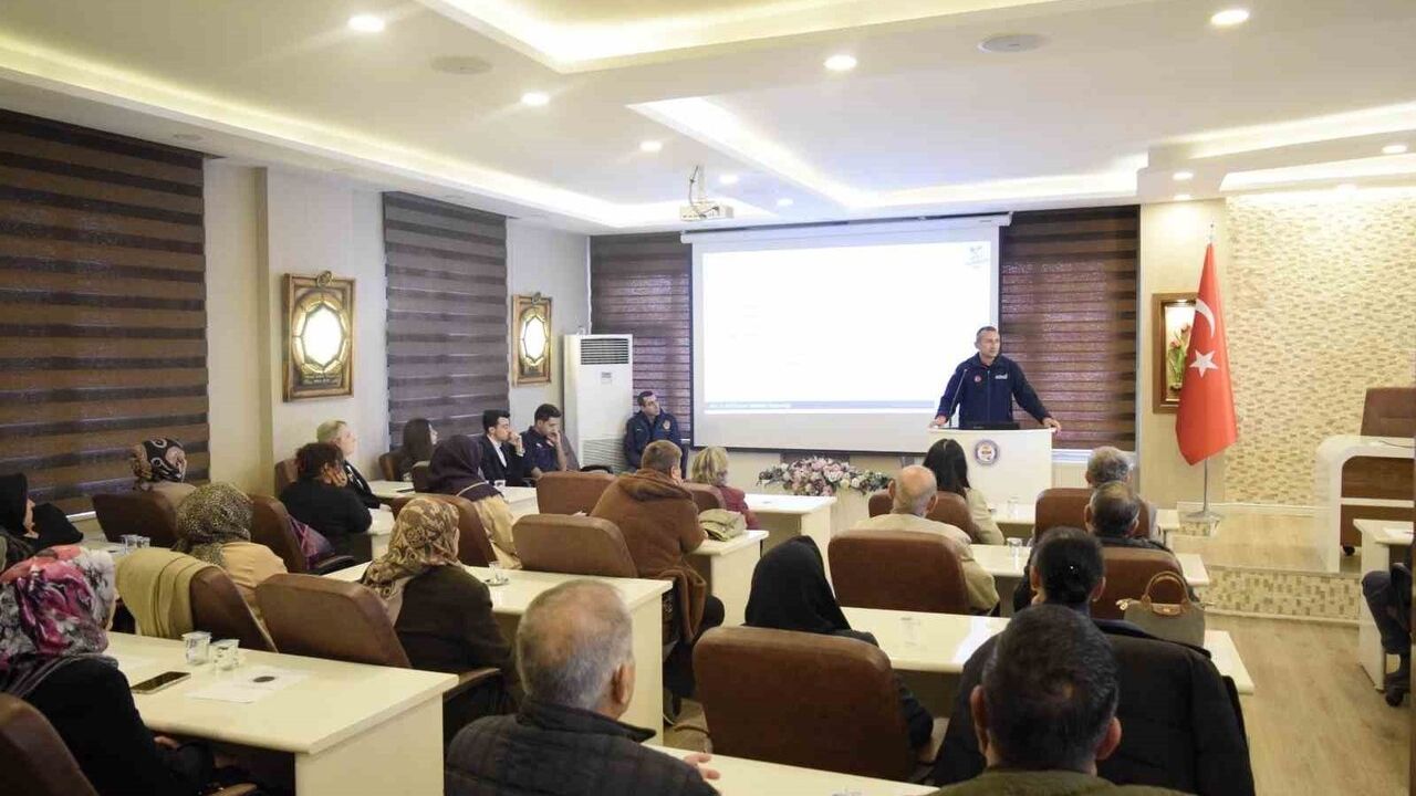 Şehzadeler'de şehit yakınları ve gazilere afet ile soba ve doğal gaz zehirlenmelerine karşı farkındalık eğitimi
