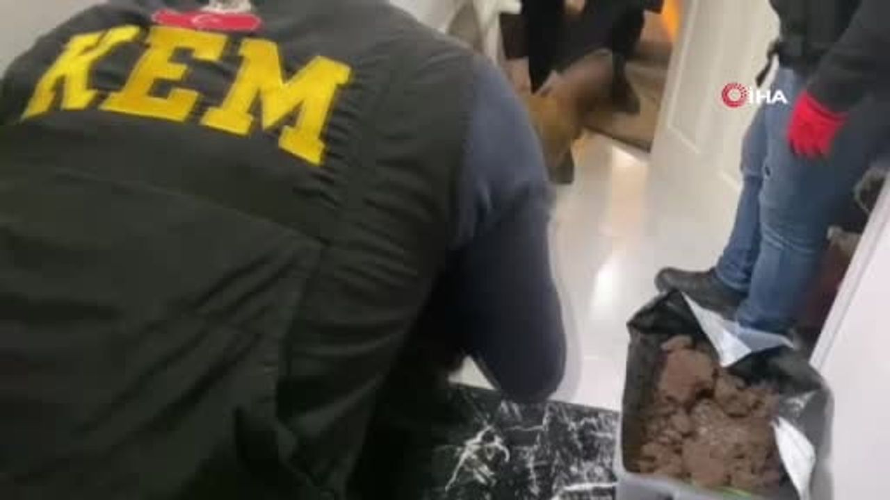 Selçuk’ta 3 aylık takip sonrası eş zamanlı narkotik operasyonunda 18 kişi tutuklandı