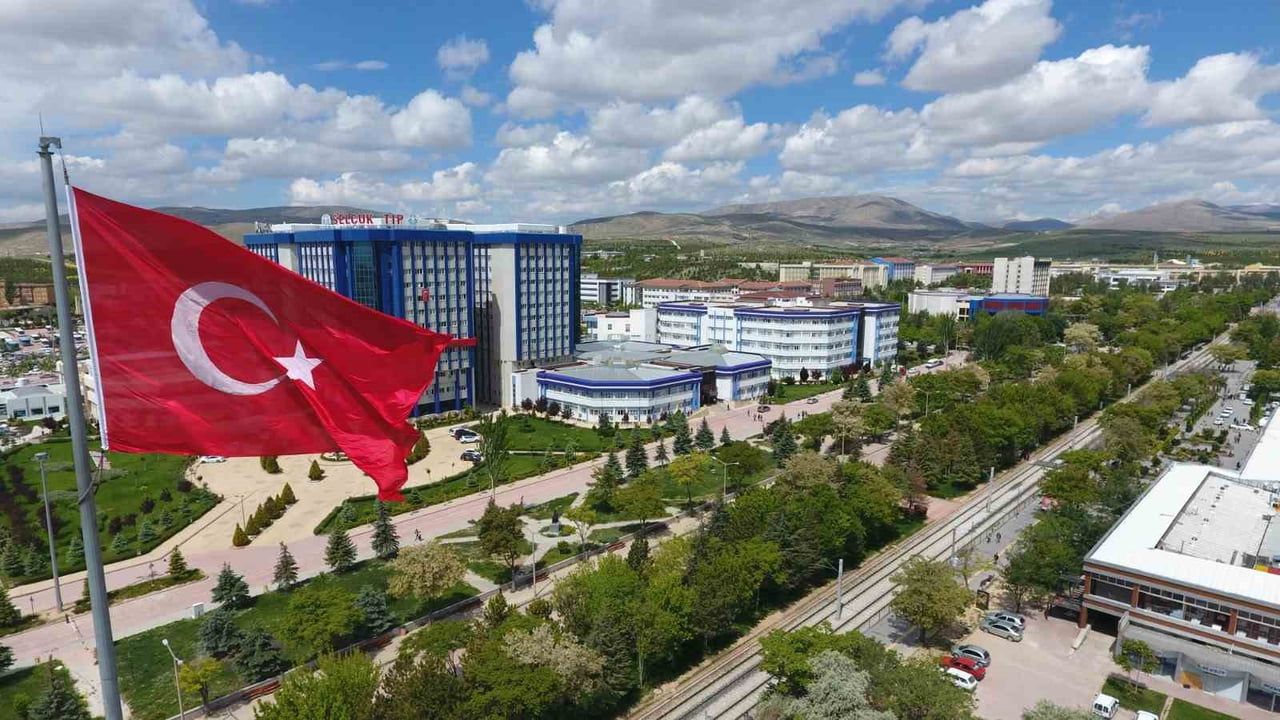 Selçuk Üniversitesi 23 Kategoride Türkiye'nin İlk 20'sinde: YÖK 2025 İzleme Raporu