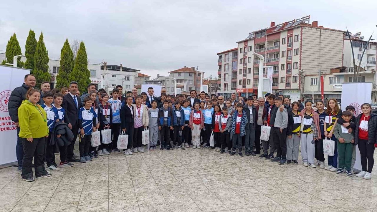 Selendi'de 7 kategorili kros yarışları tamamlandı