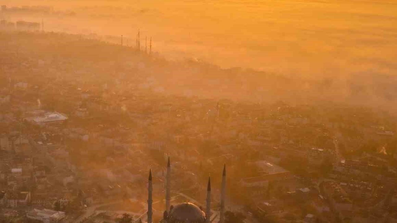 Selimiye Camii, sis ve güneşin ilk ışıklarıyla kartpostallık görüntü verdi