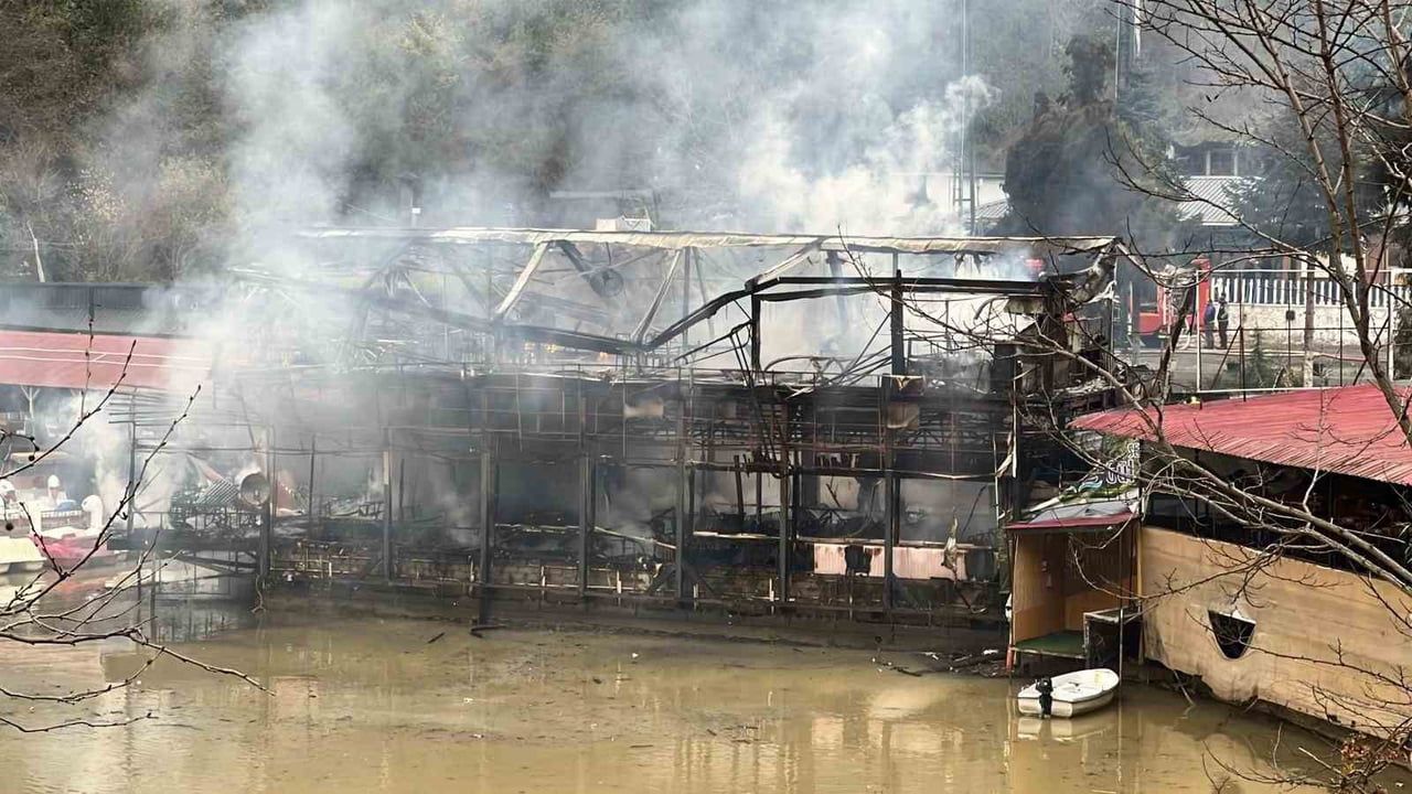 Sera Gölü’ndeki turistik işletmede sabah yangını: Maddi hasar büyük, can kaybı yok