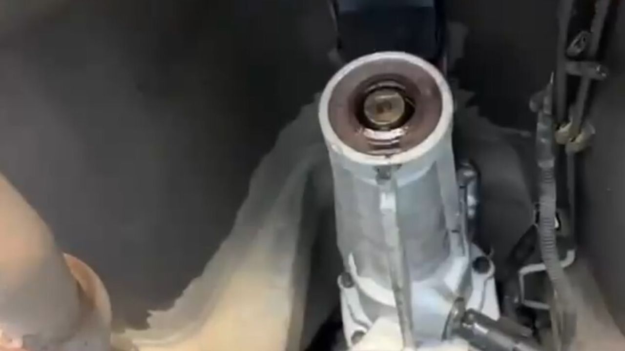 Serik'te otomobil şaftına gizlenmiş 17 kilogram metamfetamin ele geçirildi