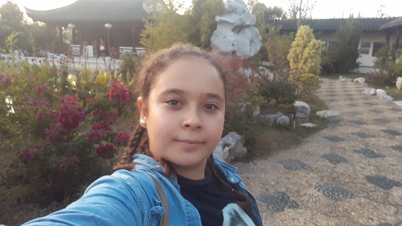 Serik'te trafik kazasında yaşamını yitiren Melike Oğuz'un mezarındaki çiçekler defalarca çalındı