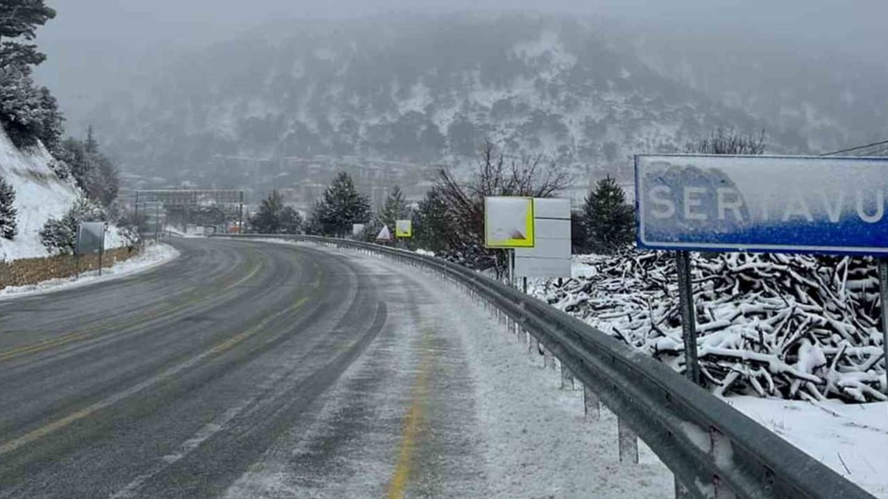 Sertavul Geçidi'nde ulaşım kontrollü sağlanıyor: kış lastiği ve zincir zorunluluğu uygulanıyor