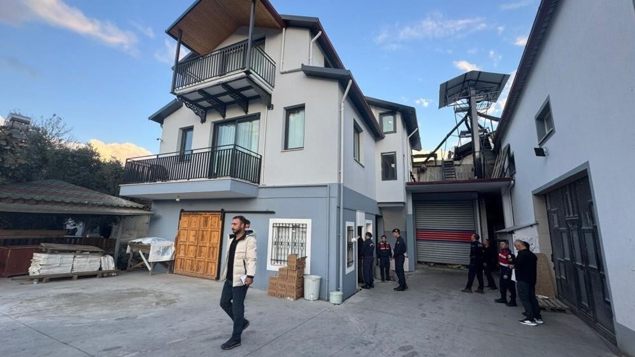 Seydikemer'de 18 yaşındaki genç kızın ölümünü takiben evde siyanür tespit edildi