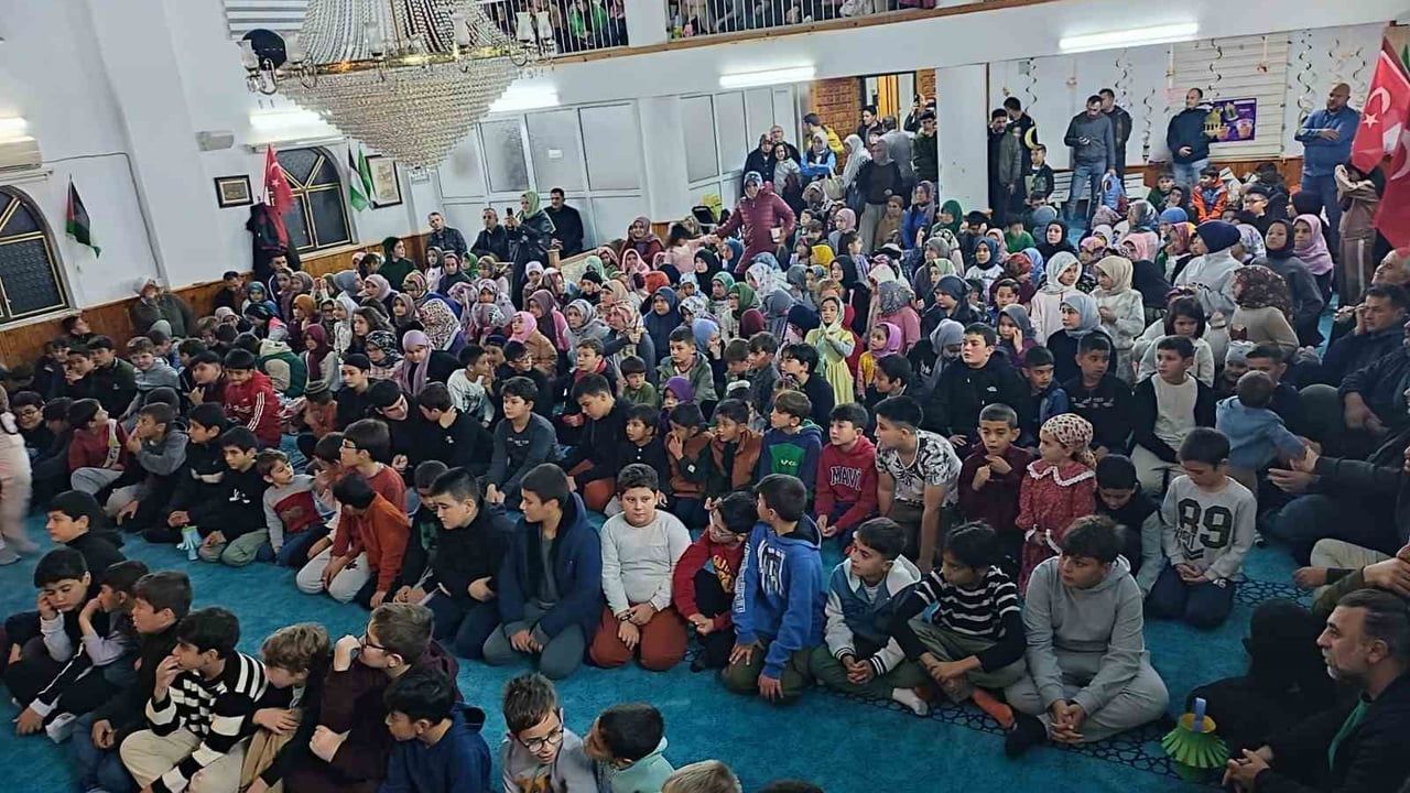 Seydikemer'de 482 Çocuk Merkez Gürpınar Camii'ndeki Cami-Çocuk Buluşmasıyla Üç Ayları Tanıdı
