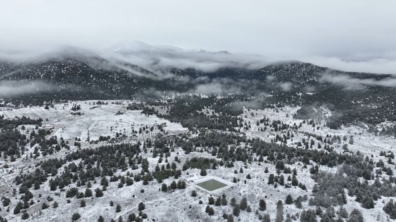 Seydikemer yaylaları yılın son gününde karla kaplandı