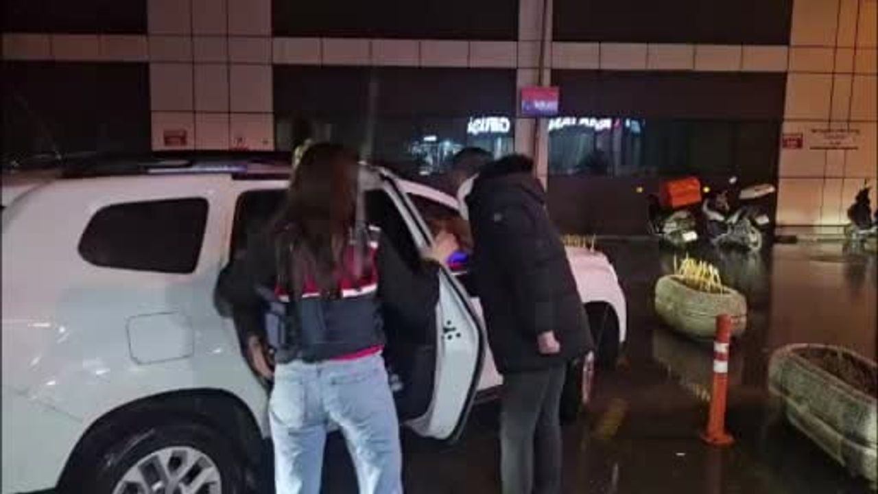 Şeyma Subaşı İstanbul Havalimanı'nda gözaltına alındı ve sağlık kontrolünden geçirildi