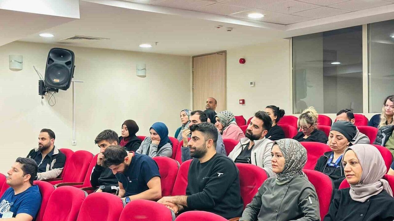 Siirt Eğitim ve Araştırma Hastanesi’nde Enfeksiyon Kontrol Önlemleri Eğitimi