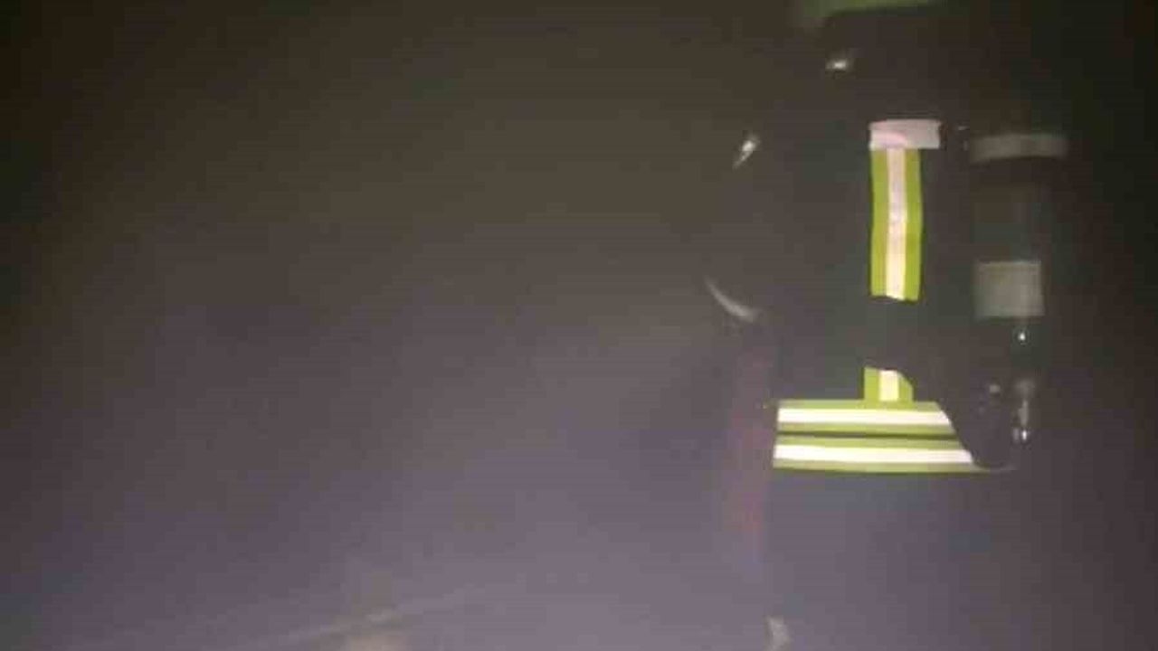 Siirt'in Kurtalan ilçesinde apartman yangını söndürüldü