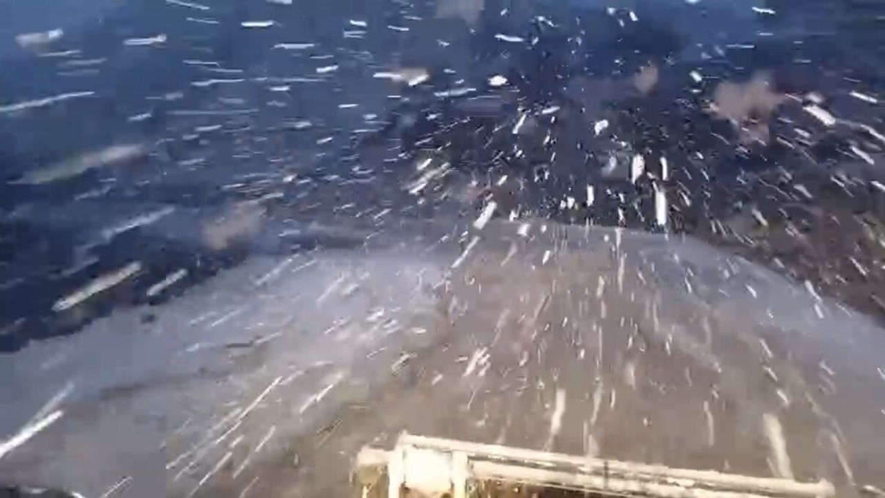 Siirt Pervari'de kar yağışı: İl Özel İdaresi yol açma çalışmalarına başladı