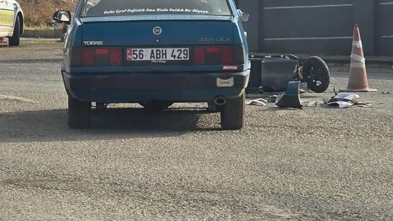 Siirt Sanayi Kavşağı'nda otomobil ile motosiklet çarpıştı: 1 yaralı