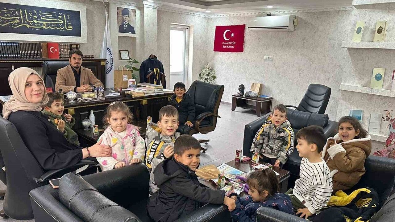 Siirt Şirvan'da 4-6 Yaş Kur’an Kursu Öğrencilerinin Gazze'ye Bağışı