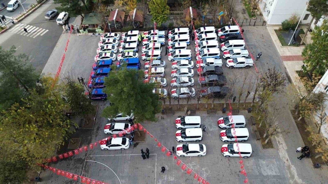 Siirt’te 68 Araç Emniyet ve Jandarma’ya Törenle Teslim Edildi
