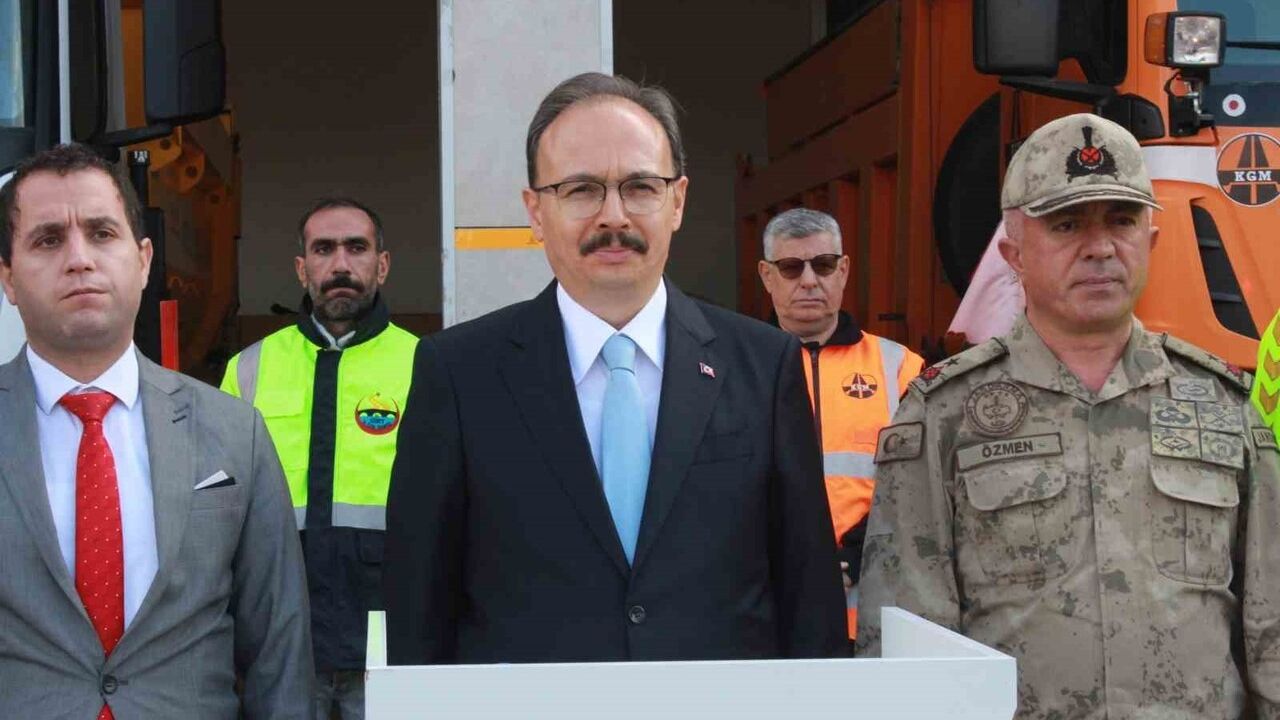 Siirt'te kış hazırlıkları tamamlandı: Kurumlar yollar için 7/24 teyakkuzda