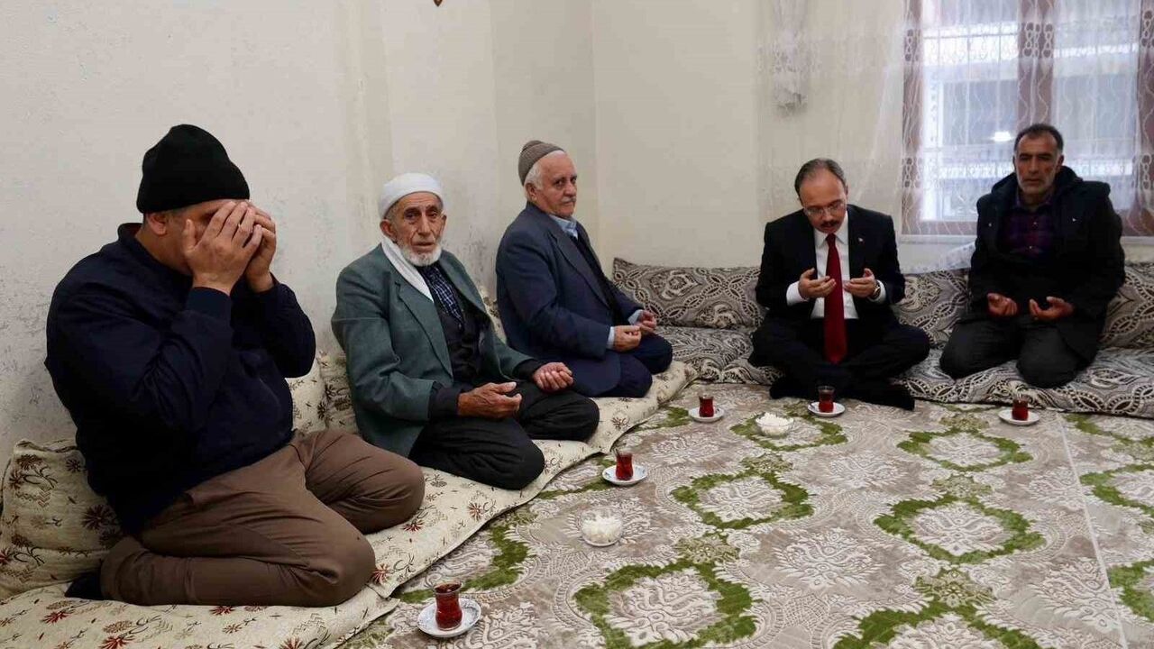 Siirt Valisi Kemal Kızılkaya, Dursun Tosun'un Ailesine Taziye Ziyareti