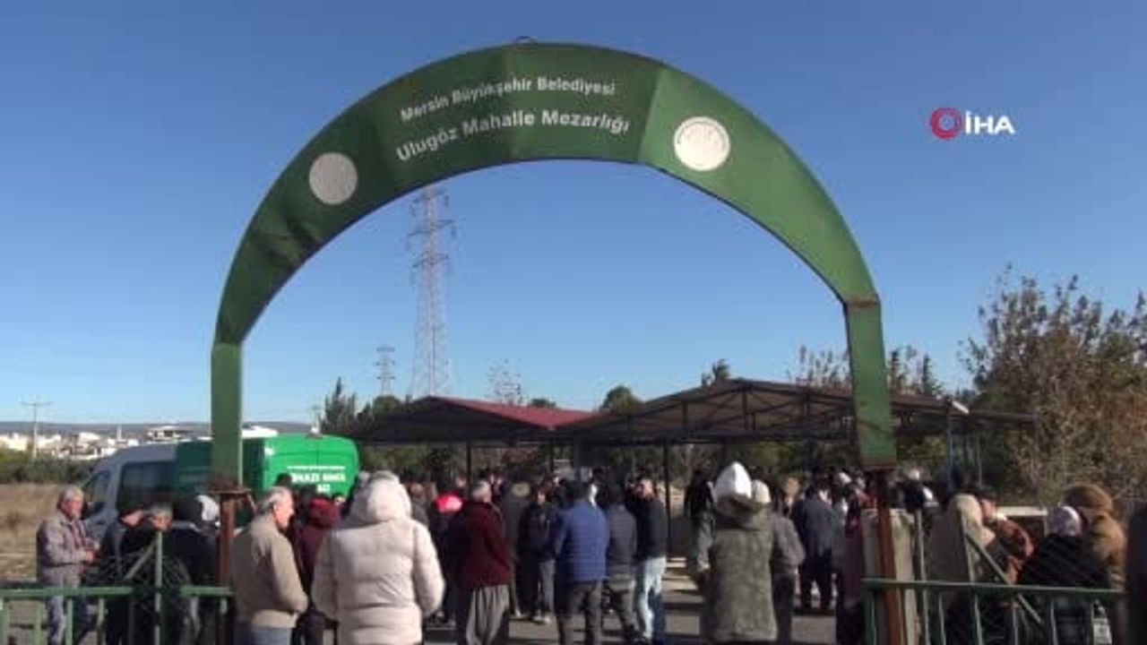 Silifke'de yangında yaşamını yitiren iki kardeş aynı tabutta aynı kabre defnedildi