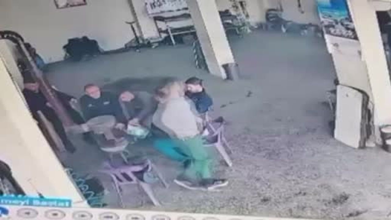 Silopi'de oto tamirhanesinde sobaya mazot dökülmesi patlamaya yol açtı; çırak yaralandı