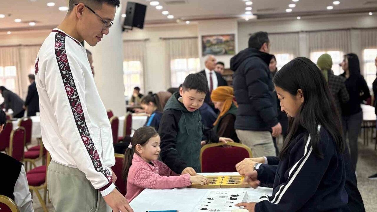 Sincan'da Türk Dünyası Zeka Oyunları: Dokuz Kumalak (Dokuz Korgool) Asya Kupası başladı