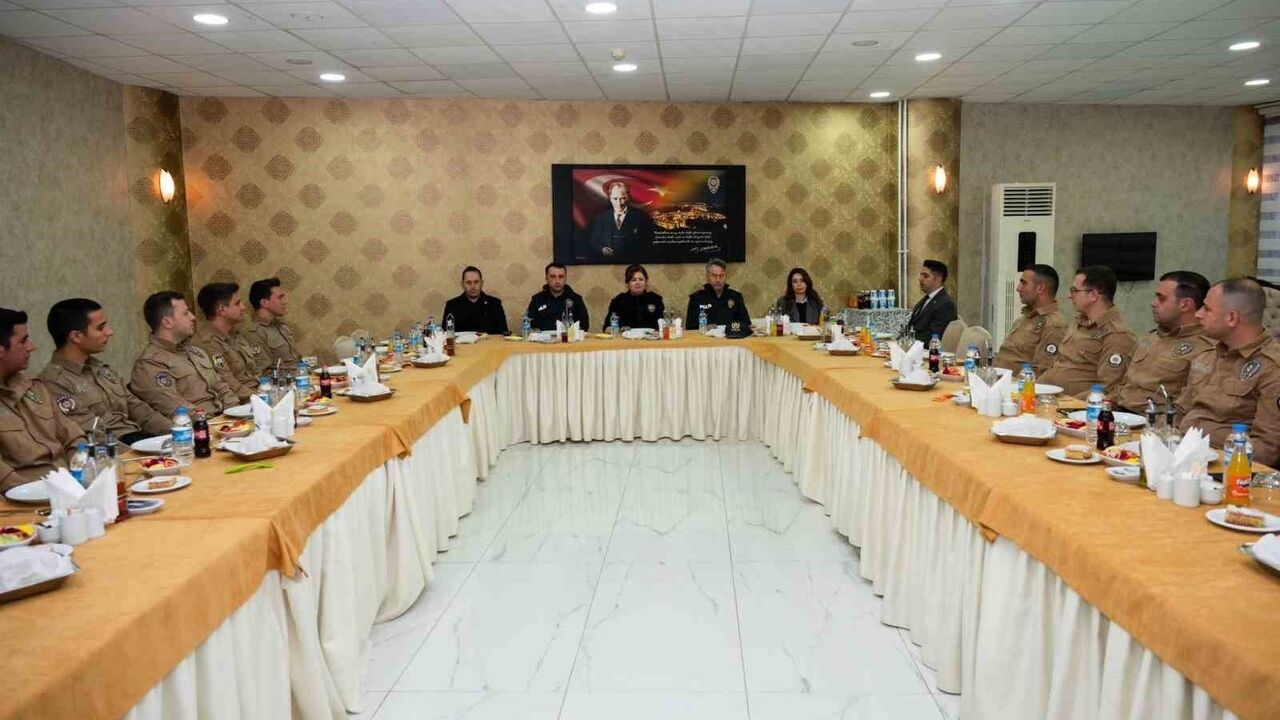 Sinop’ta İl Emniyet Müdürü Sibel Kılıçoğlu, Bekçilerle Kent Güvenliğini Değerlendirdi