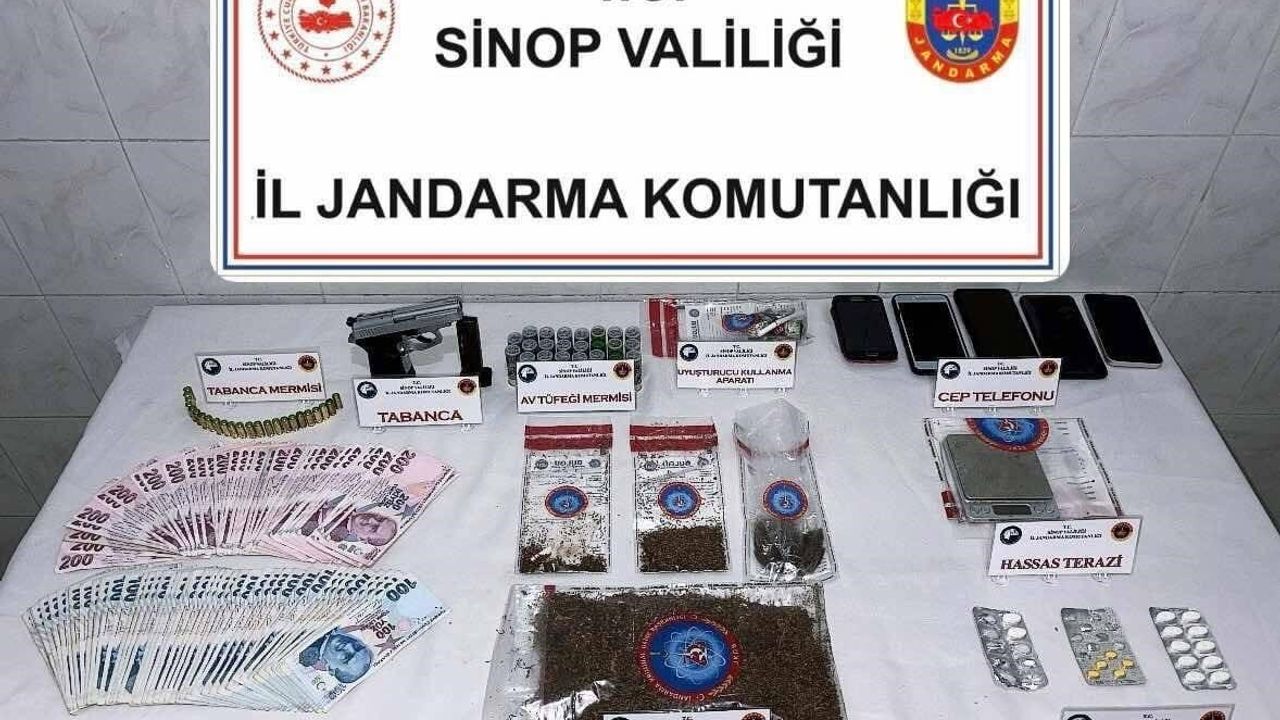 Sinop'ta Jandarma Durağan'da Uyuşturucu Operasyonu: Bonzai, Hap ve Silah Ele Geçirildi