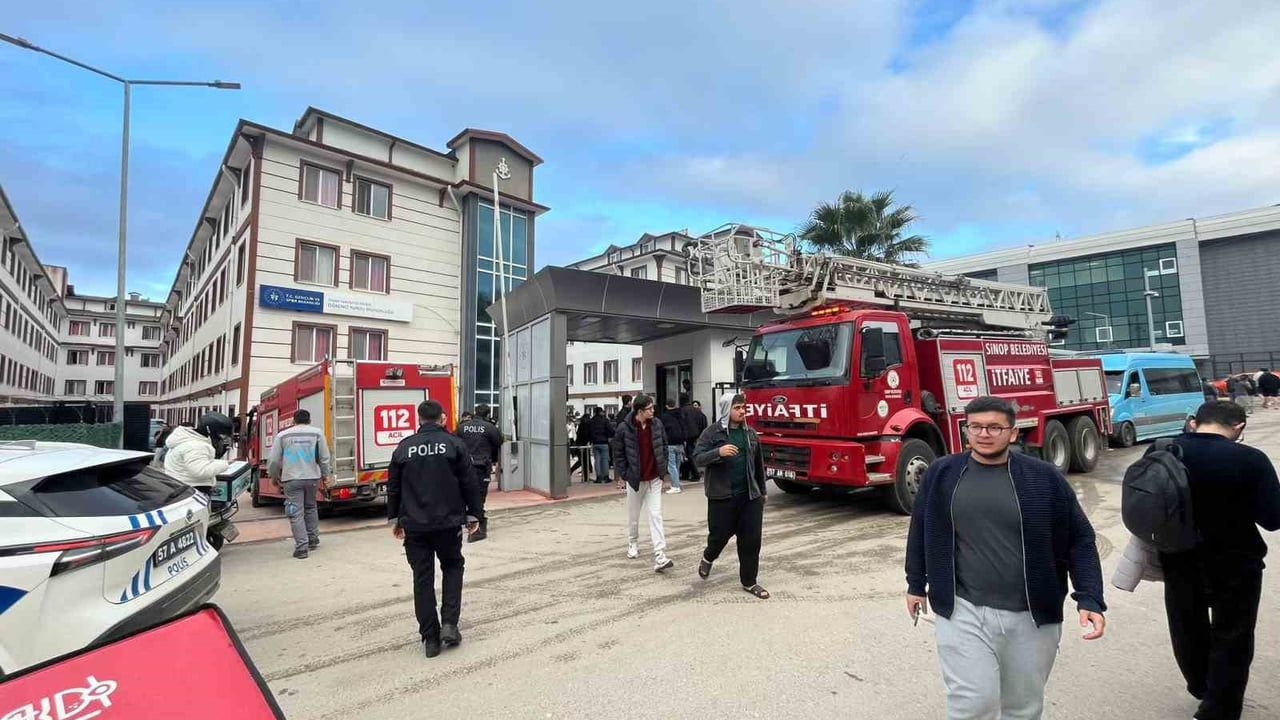 Sinop'ta KYK Mahmut Kefevi Erkek Öğrenci Yurdu'nda yangın alarmı sigara dumanı nedeniyle panik yarattı