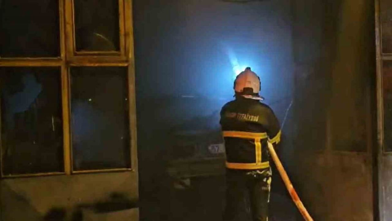 Sinop'ta otomobil yangını Küçük Sanayi Sitesi'ndeki iş yerine sıçradı, hasar oluştu