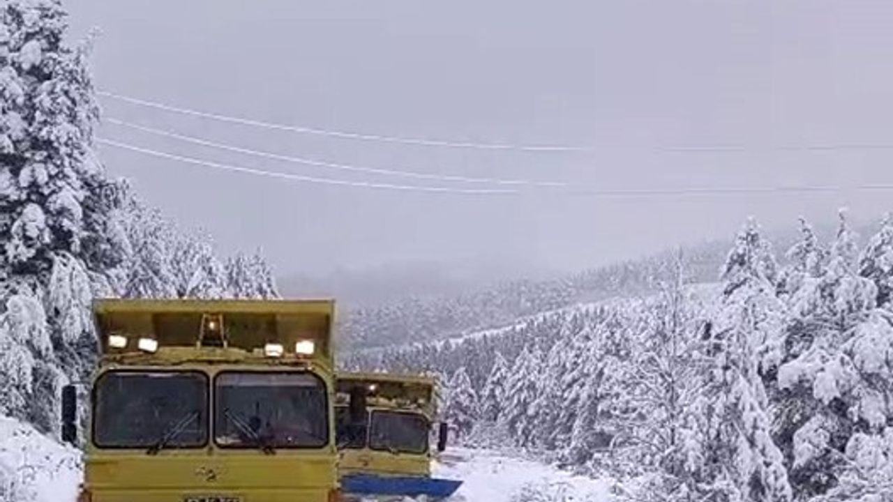 Sinop'ta yüksek kesimlerde kar yağışı: ekipler yolları açık tutmak için 7/24 sahada