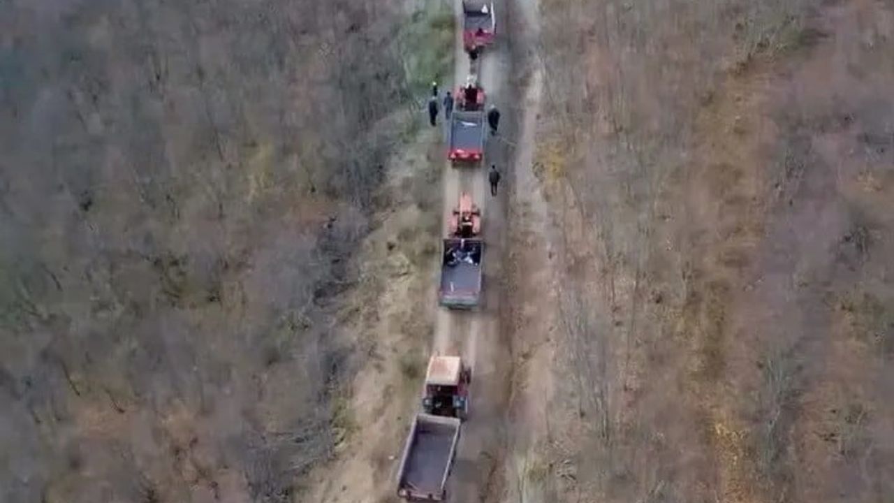 Sinop'un Boyabat ilçesinde Orman İşletme Müdürlüğü'nden köylülere kış öncesi odun desteği