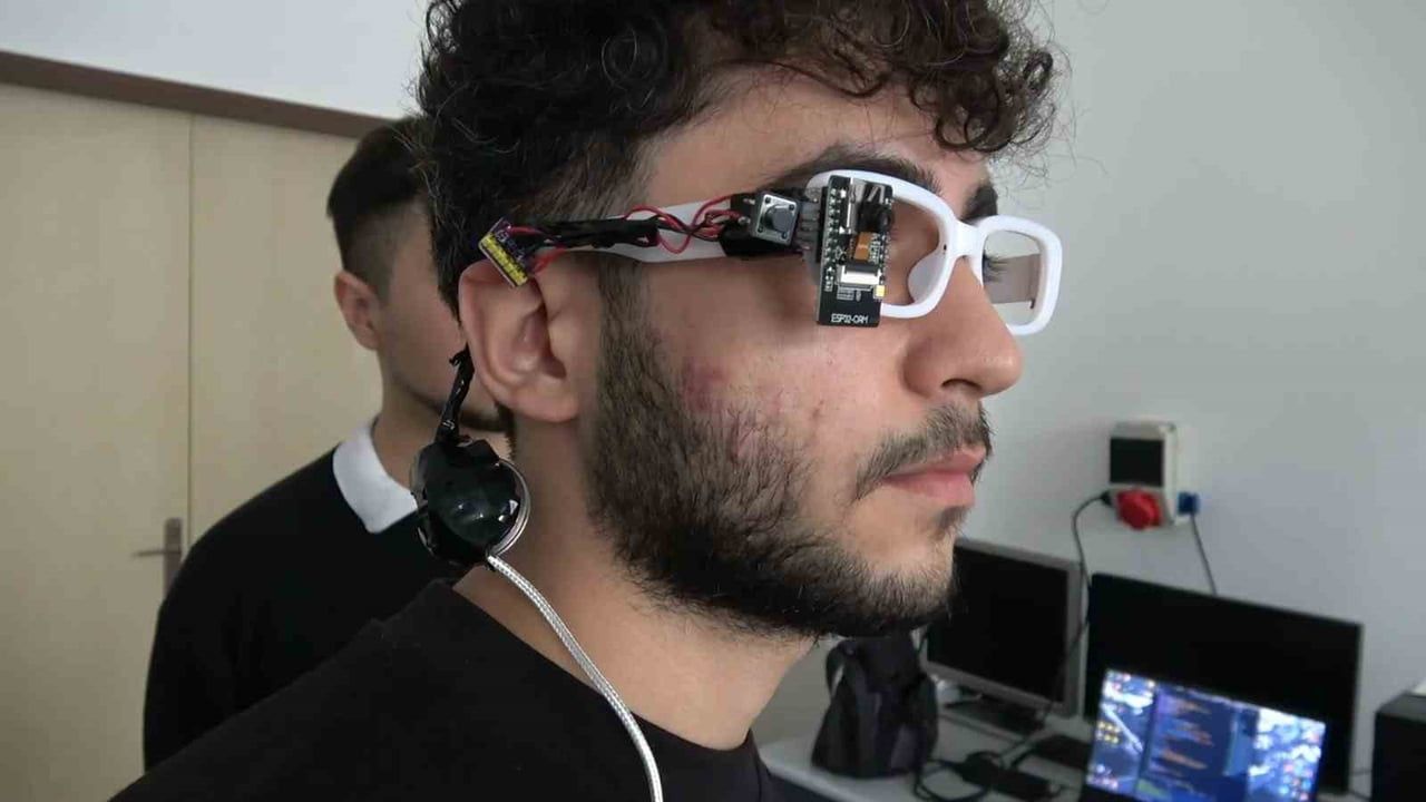 Sinop Üniversitesi öğrencilerinden görme engellilere yönelik Akıllı Baston ve Okuma Gözlüğü projeleri