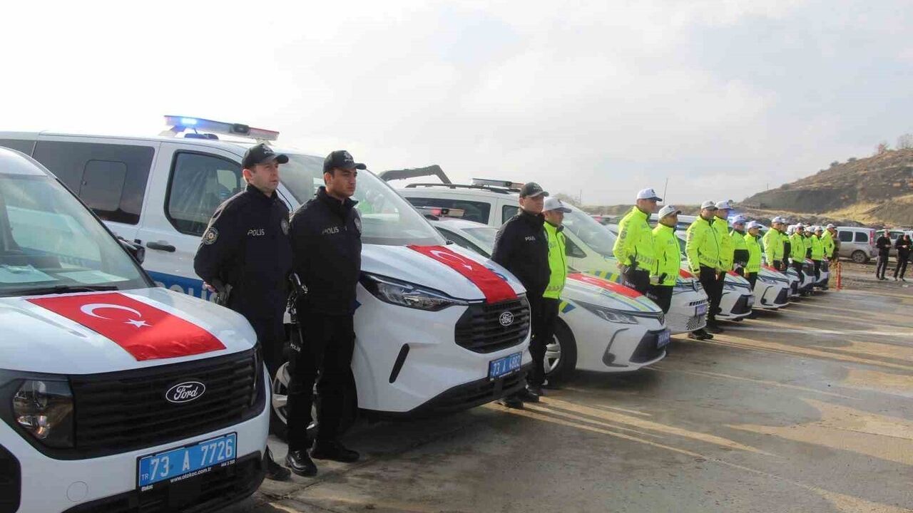 Şırnak’a 189 yeni hizmet aracı teslim edildi