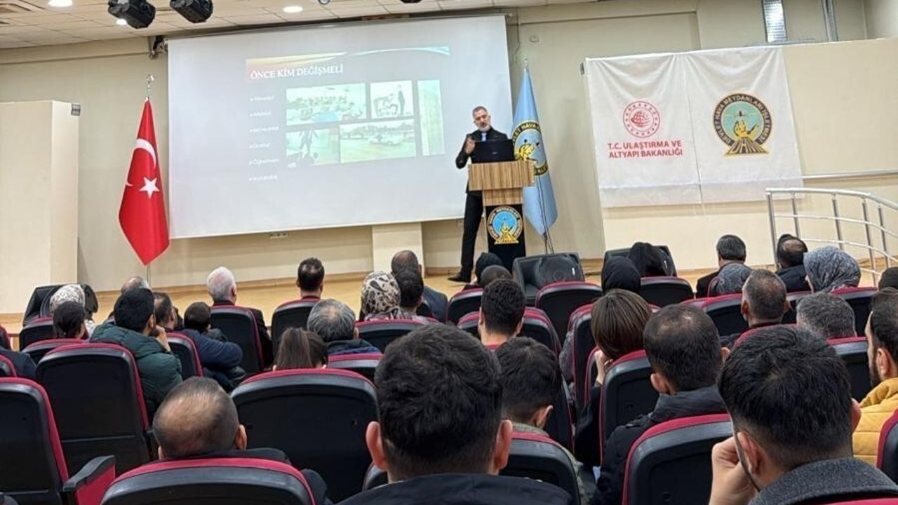 Şırnak Şerafettin Elçi Havalimanı'nda 'Aile Yılı' Konferansı