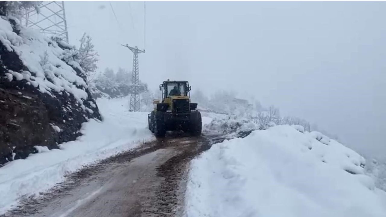 Şırnak'ta Kar Yağışı: Beytüşşebap ve Uludere'de Bazı Köy Yolları Ulaşıma Kapandı