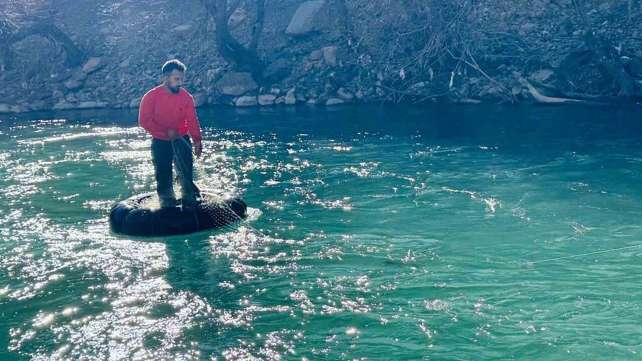 Şırnak’ta Sınırda Balıkçılık: Haburiki Köylüleri Dereden Elde Ettikleri Balıklarla Geçiniyor