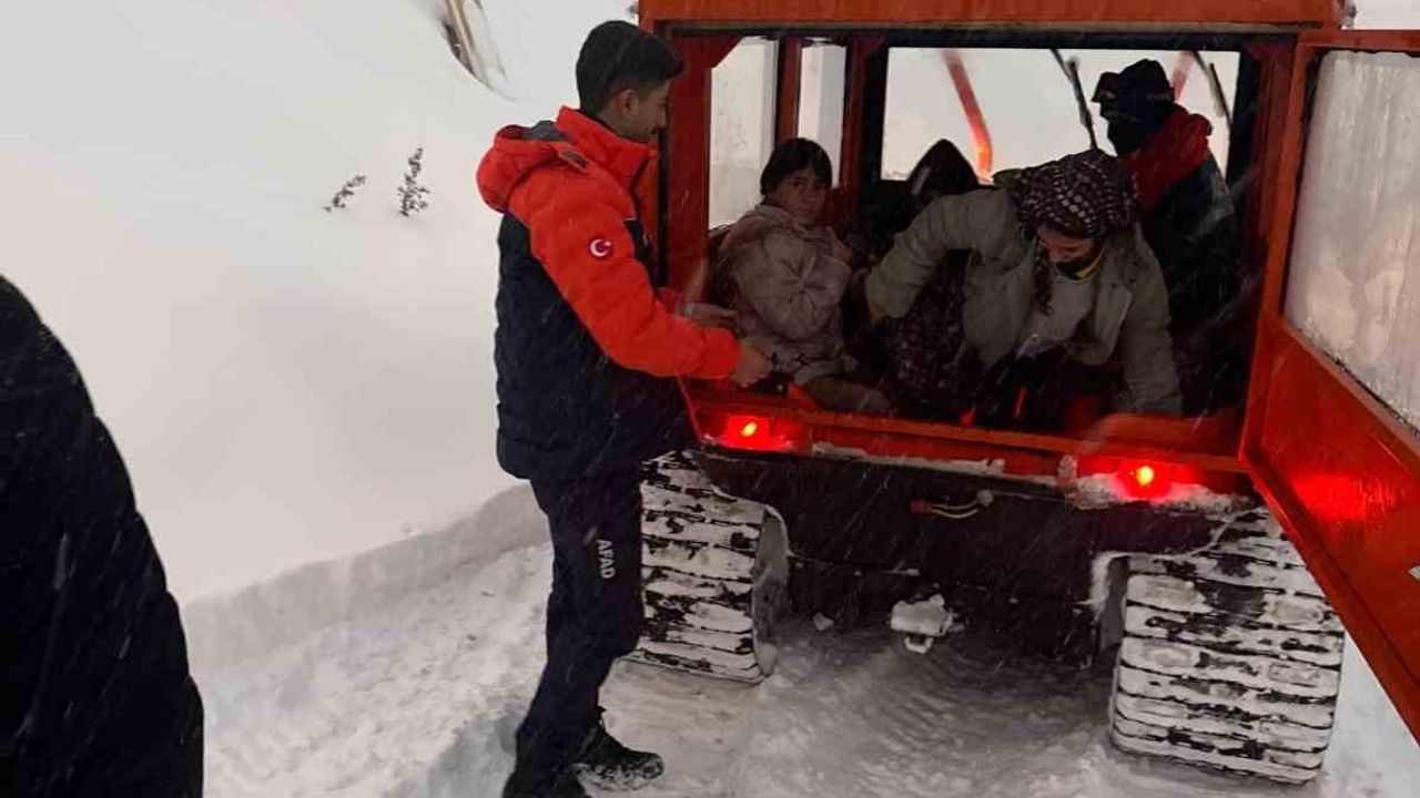 Şırnak’ta Yoğun Kar: Kriz Masası Kuruldu, Yollarda Seferberlik