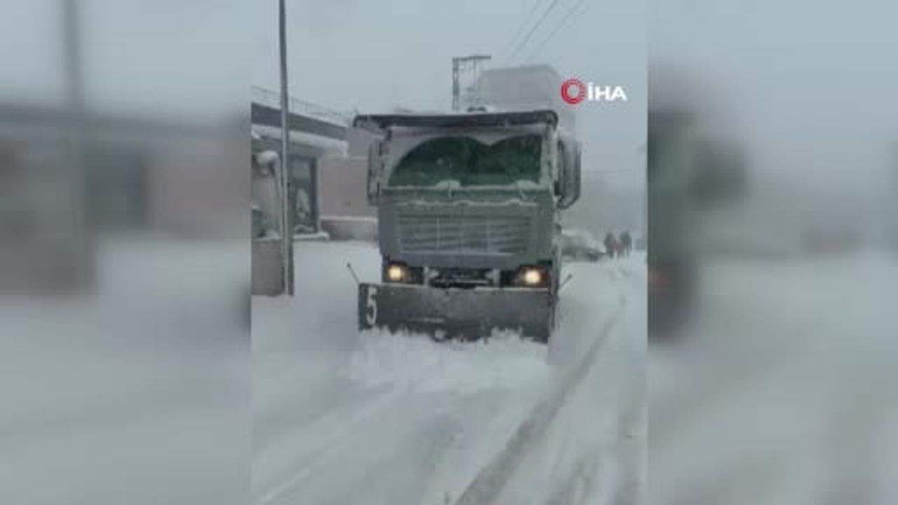 Şırnak'ta yoğun kar: Polis ekipleri mahsur kalanları ekip aracı ve TOMA ile Balveren'e ulaştırdı
