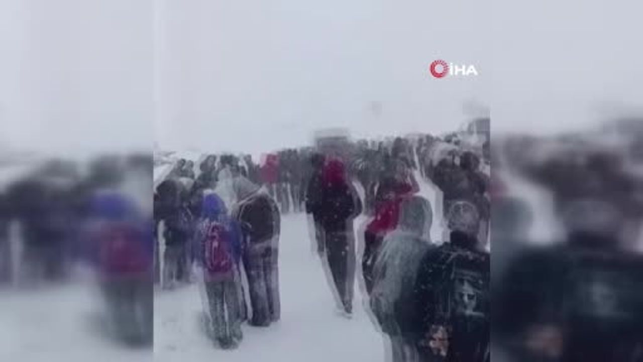 Şırnak’ta Yoğun Kar Yağışı Okul Bölgesinde Öğrencilerin Mahsur Kalmasına Neden Oldu