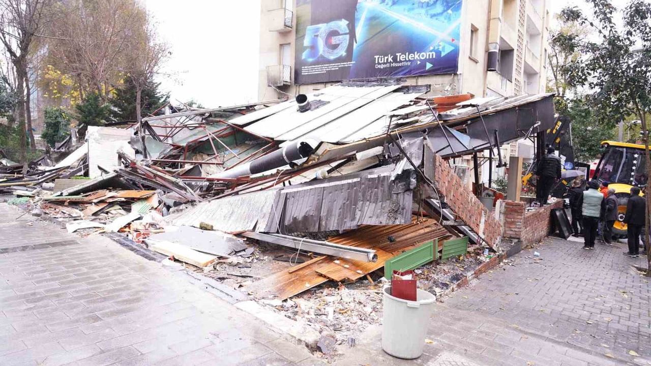 Şişli’de 4 kez mühürlenen kaçak kebapçı yıkıldı — 21 Kasım’daki zehirlenme iddiası sonrası işlem