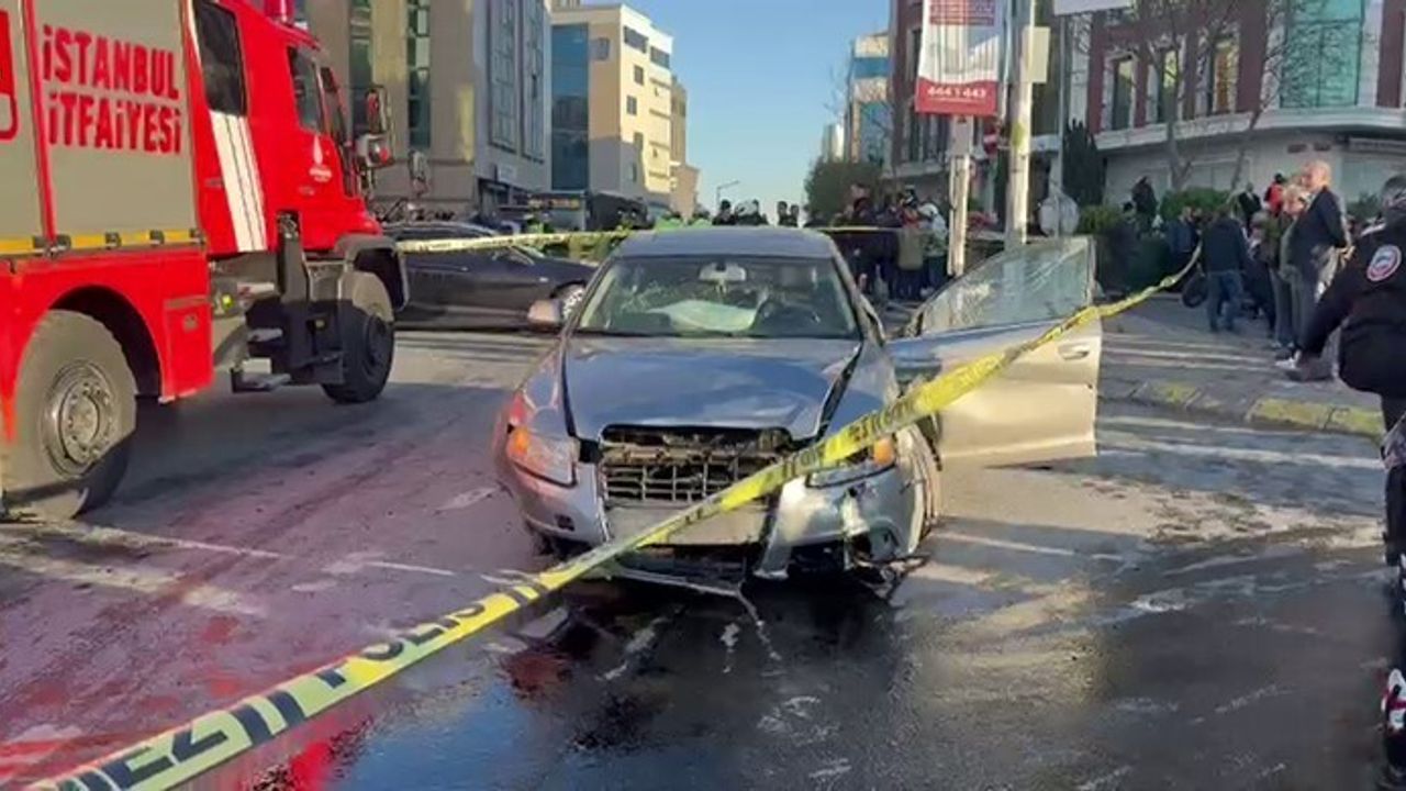 Şişli'de Araç Kaldırıma Çıkarak Yayaların Arasına Daldı: Ekipler Müdahale Ediyor