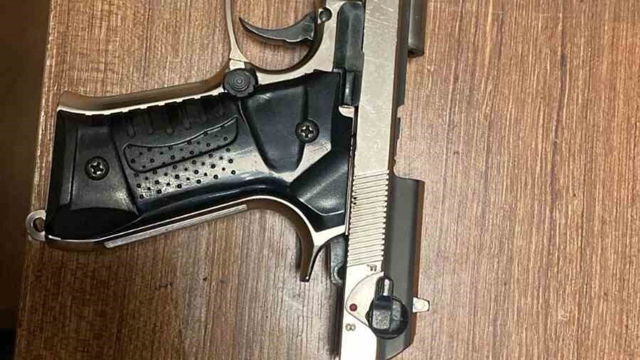 Şişli’de İETT durağında gündüz vakti havaya ateş açan şüpheli gözaltına alındı