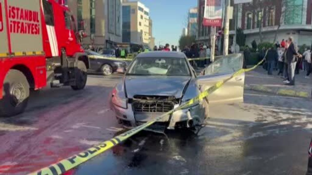 Şişli'de kaldırıma çıkan araç yayaların arasına daldı; yaralananlar var