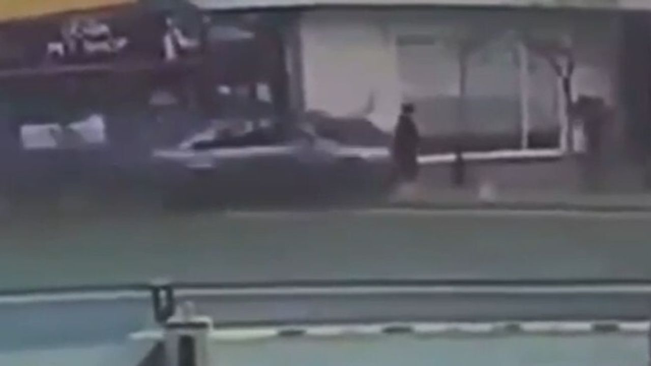 Şişli'de ters yönde ilerleyen araç yayalara çarptı: 2 ölü, 5 yaralı — Kazanın güvenlik kamerası görüntüleri