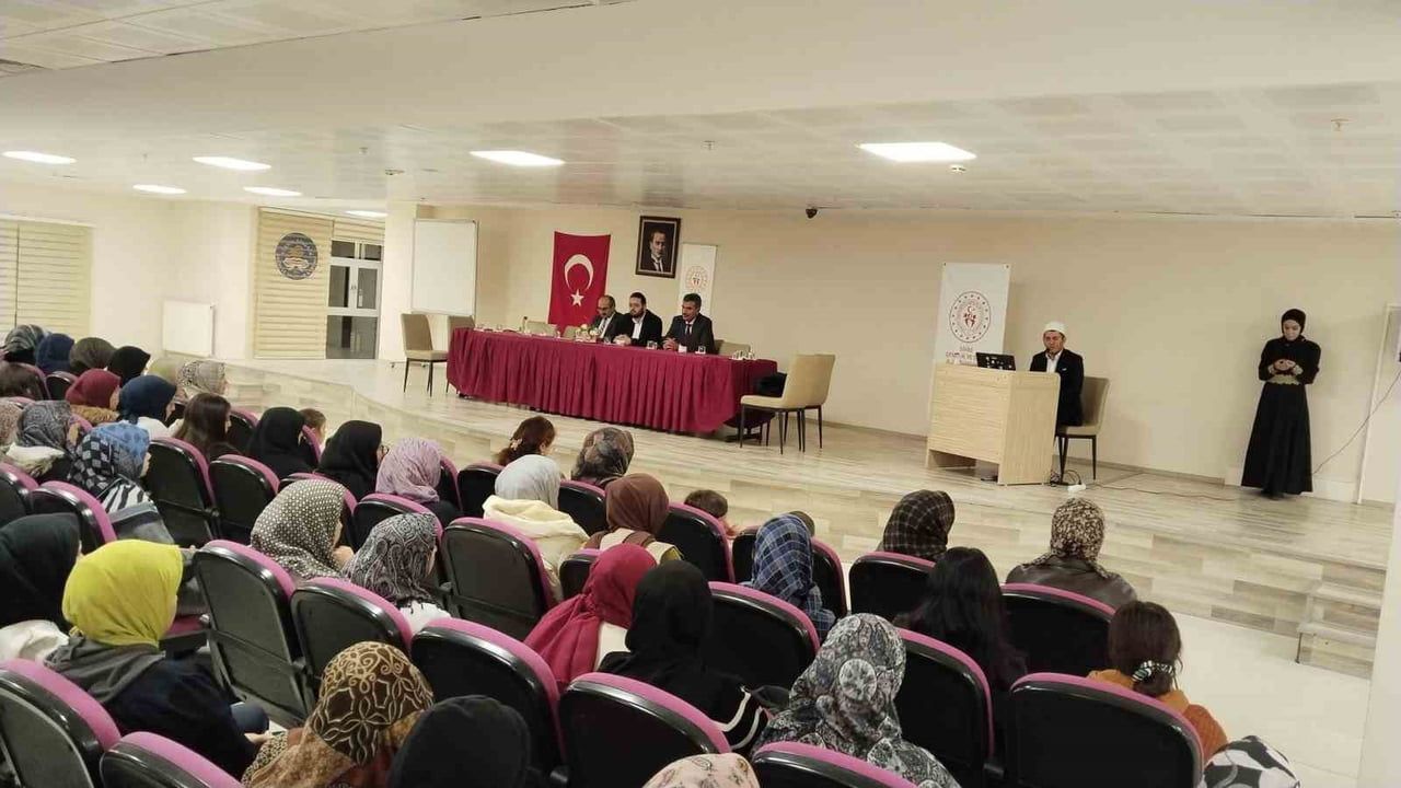 Sivas Cumhuriyet Üniversitesi KYK Yurdu'nda Regaip Kandili programı düzenlendi