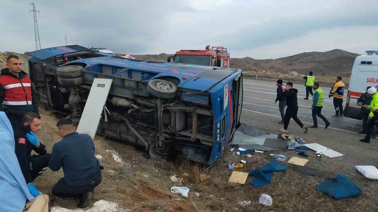 Sivas İmranlı'da cezaevi nakil aracı devrildi: 5 yaralı